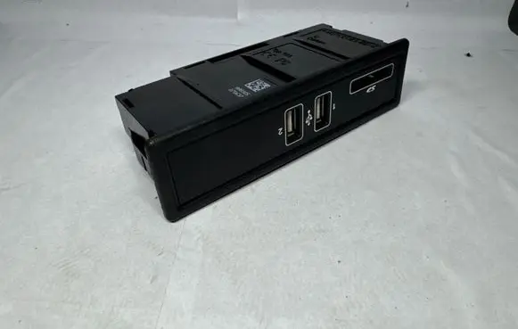 Mercedes-Benz C W205 USB socket connector A2138200401 09072019