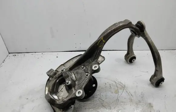 Mercedes-Benz C W205 Front wheel hub spindle knuckle 2052200