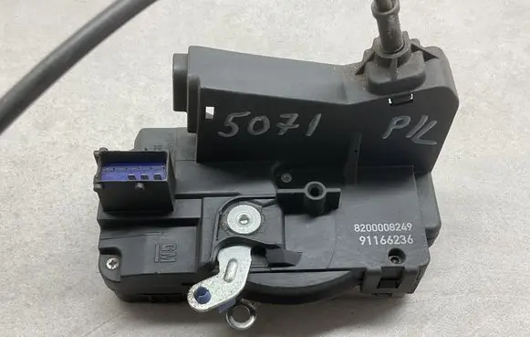 Nissan Primastar Front door lock 8200008249 91166236