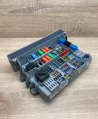BMW 1 E81 E87 Fuse module 6906621