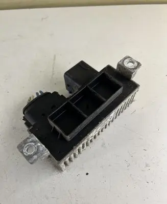 Nissan Qashqai Glow plug pre-heat relay 8200558438A 8200558438