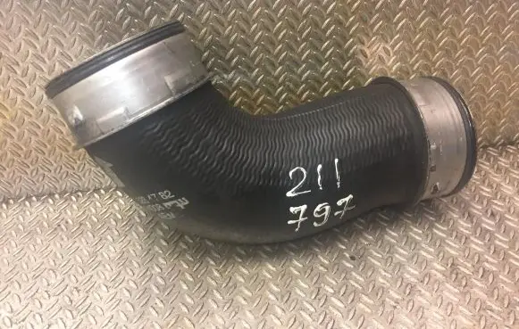 Mercedes-Benz E W211 Intercooler hose/pipe 2115284782 A2115284782