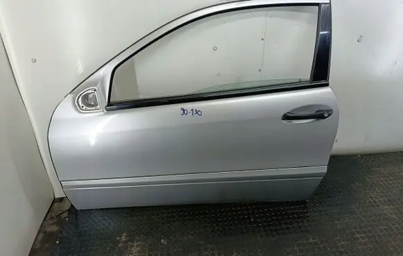 Mercedes-Benz C W203 Front door 