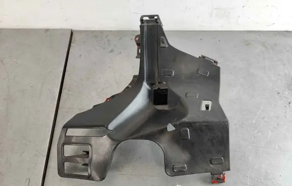 Volvo C40 Front bumper mounting bracket 32136092