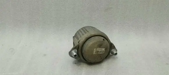 Mercedes-Benz C W204 Engine mount bracket A2042400217