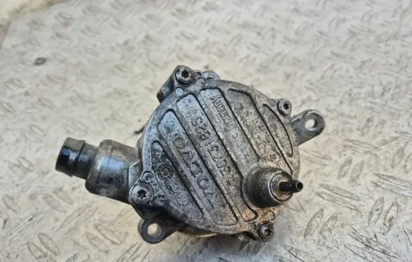 Volvo V70 Vacuum pump 30731825