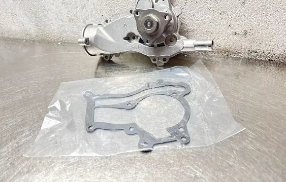 Opel Astra J Water pump 1913 1334128