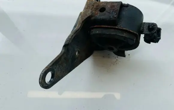 Toyota Avensis Verso Engine mount bracket 1237227040 12372-27040