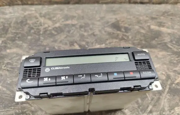 Volkswagen Golf IV Climate control unit
