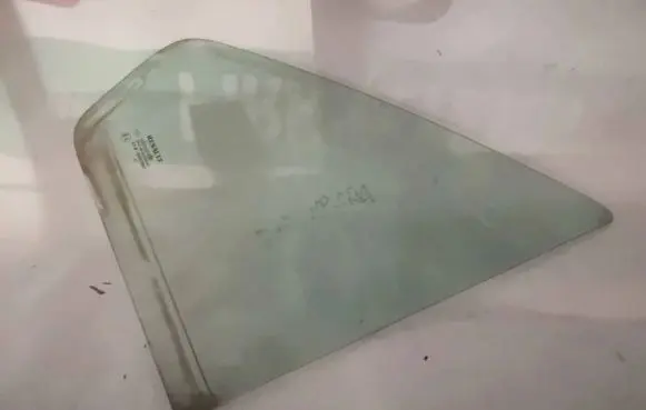 Renault 19 Rear vent window glass 