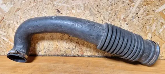 Ford Focus Air intake hose/pipe 4M519A673BB 3M519A673JF