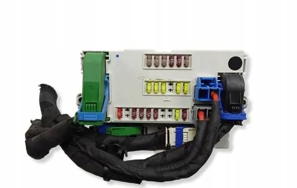 Nissan Qashqai Fuse module 51965996 Y503441020110 040ZR22P