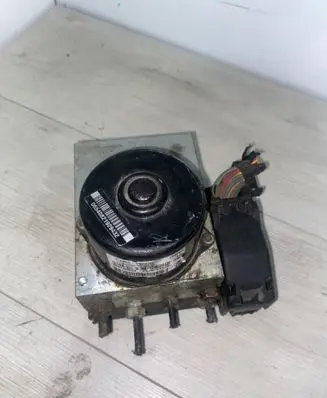 Volvo V70 ABS Pump P08671225 10020403674