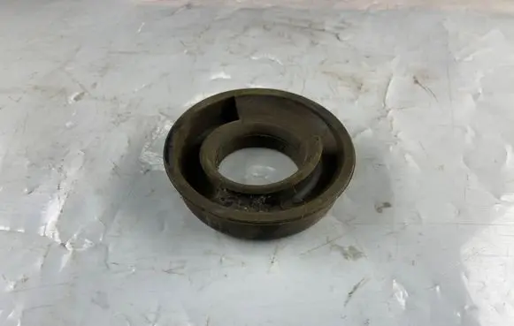 BMW 1 E81 E87 Rear coil spring rubber mount 33536764419