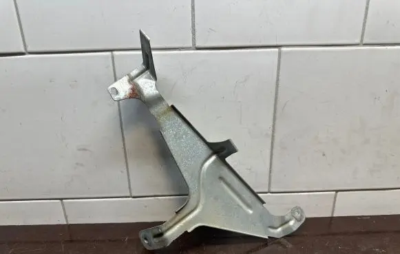 Volvo V40 Front bumper mounting bracket 31407779