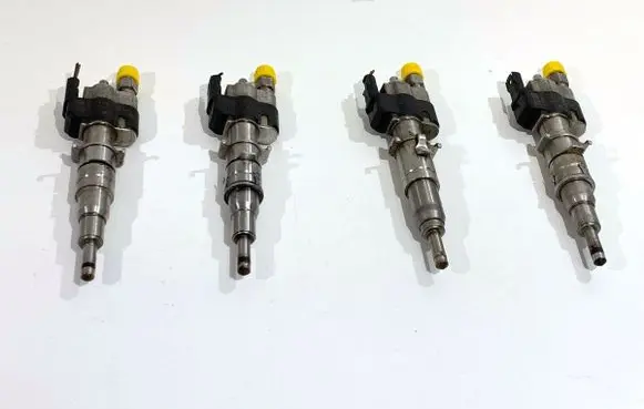 BMW 1 E81 E87 Fuel injectors set 7565137