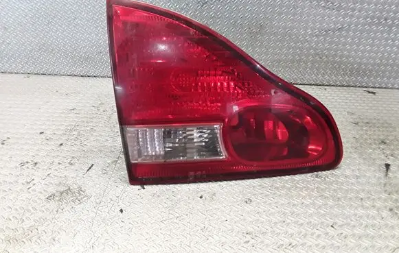 Toyota Avensis Verso Tailgate rear/tail lights