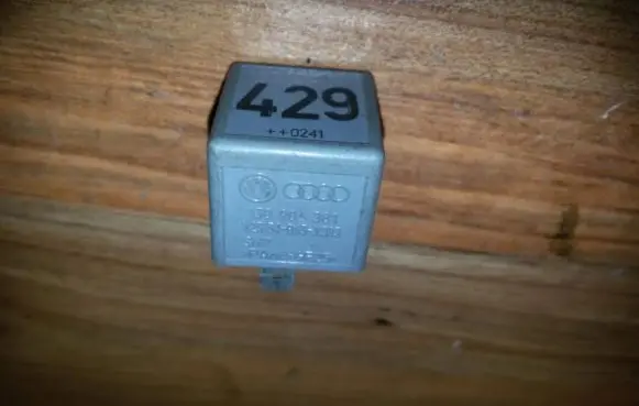 Volkswagen New Beetle Other relay 1J0906381 V23134B63X383