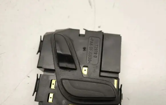 Mercedes-Benz E W212 Seat control switch A2048701958