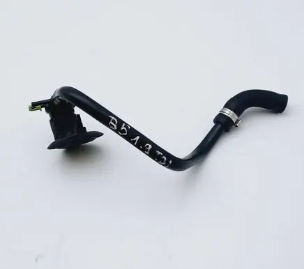 Volkswagen PASSAT B5 Vacuum line/pipe/hose 8D0611743B