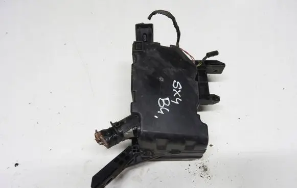 Suzuki SX4 Relay mounting block 79J01