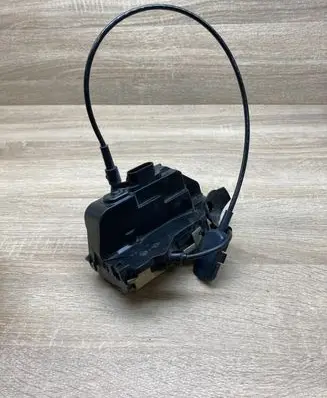 Renault Megane II Front door lock 2411040845 027776