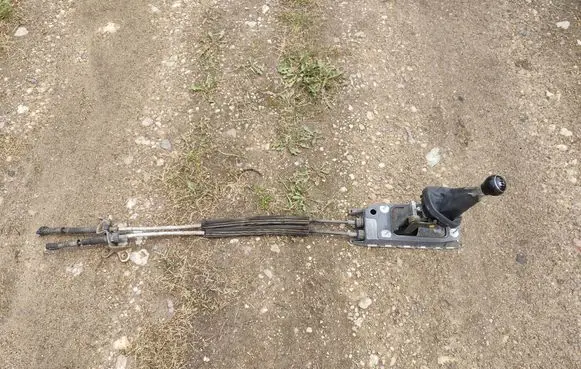 Volkswagen Touran I Gear shifter/selector 1K0711061