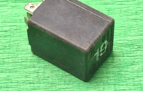 Volkswagen PASSAT B3 Other relay 321955531A