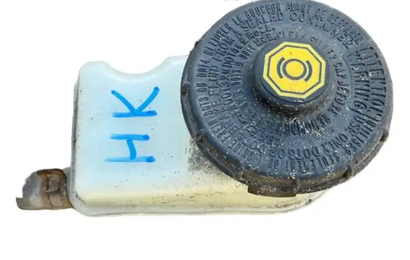 Brake fluid reservoir