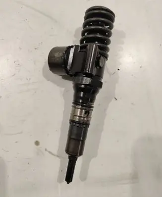 Volkswagen Golf V Fuel injector 03G130073G