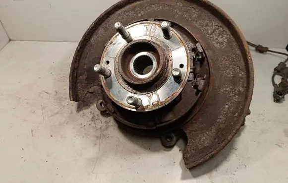 Rear wheel hub spindle/knuckle