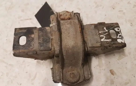 Mercedes-Benz ML W163 Gearbox mount A1632400118