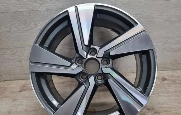 R18 alloy rim