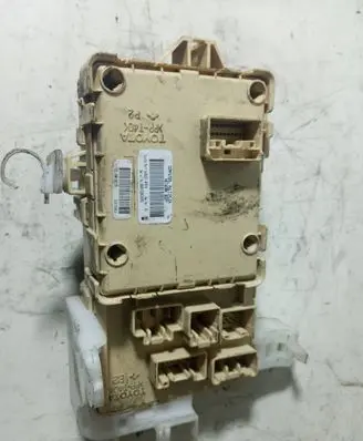 Toyota Corolla Verso AR10 Fuse module 892210f010