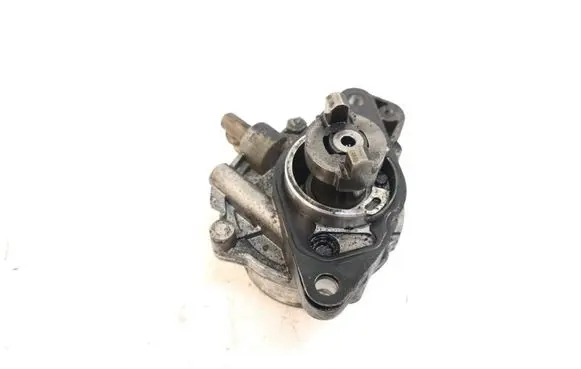 Suzuki Swift I Vacuum pump 73501167