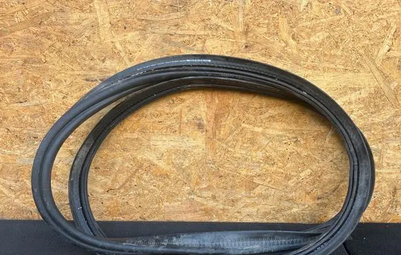 BMW X2 F39 Trunk rubber seal (body) 7423834
