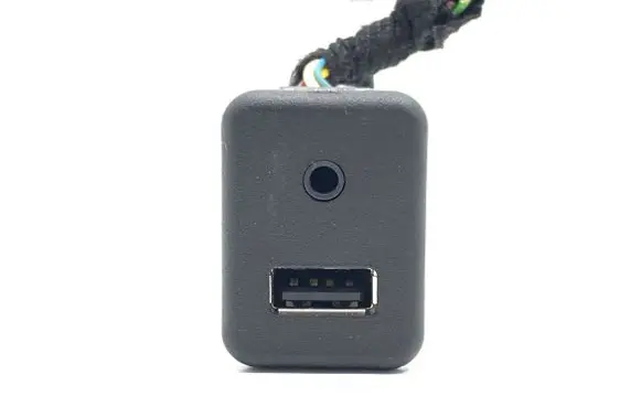 Chevrolet Cruze USB socket connector 25832462
