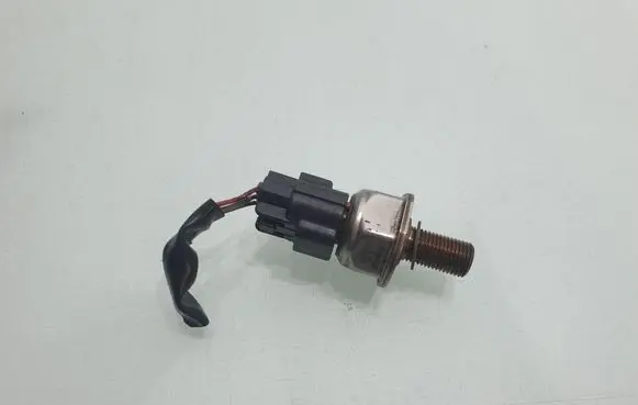 Nissan Juke I F15 Fuel pressure sensor 45PP21 11024496631