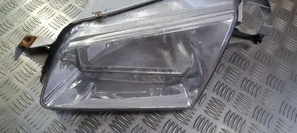 Mazda 323 F Headlight/headlamp