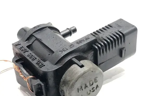 Audi A6 S6 C6 4F Fuel pressure regulator 1K0906283A