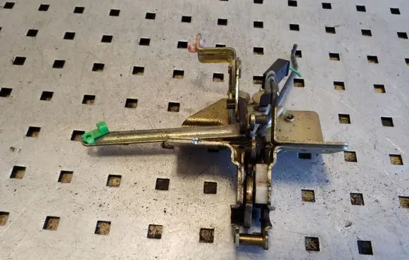 Opel Frontera A Tailgate window lock/catch/latch 