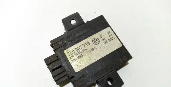 Volkswagen Touareg I Alarm control unit/module 7L0907719