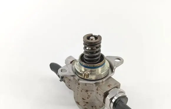Skoda Octavia Mk2 (1Z) Fuel injection high pressure pump 03C127026M