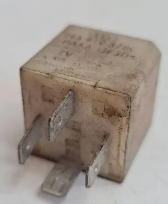 Volkswagen PASSAT B5 Other relay 443919578C PA66GF30 5210000