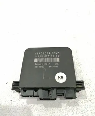 Mercedes-Benz E W210 Door control unit/module 2108203526