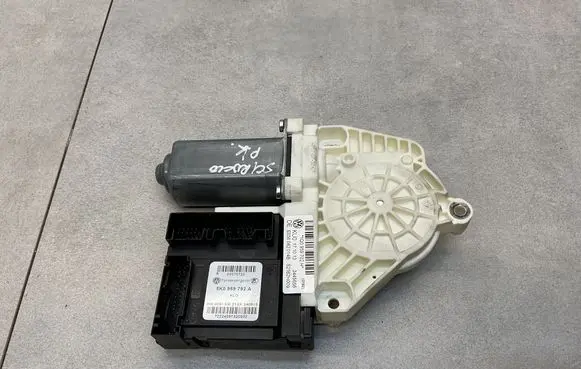 Volkswagen Scirocco Front door window regulator motor 1Q0959702H 5K0959792A