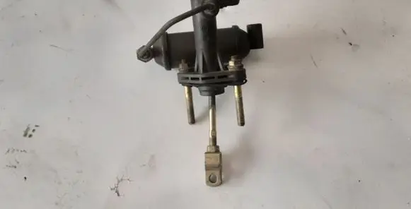 KIA Sorento Clutch master cylinder