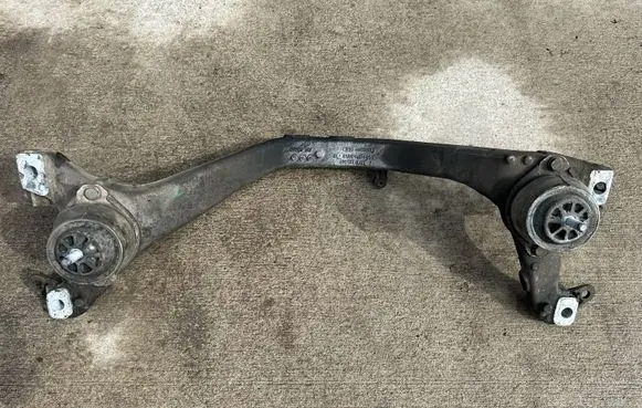 Volkswagen Touareg II Front subframe 7P0199207