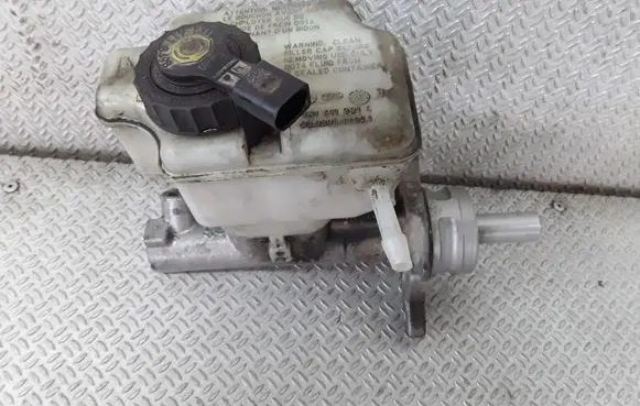 Volkswagen Golf Plus Master brake cylinder 1K1611301C