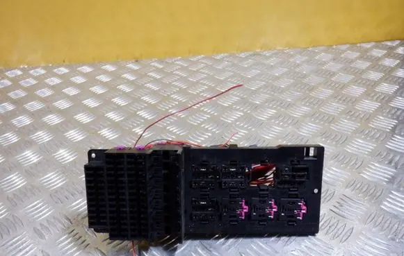 Volkswagen Phaeton Fuse module 3D0937499B